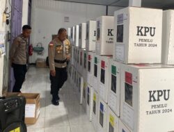 Kapolres Kepulauan Yapen Tinjau Gudang Logistik KPU, Pastikan Kesiapan dan Pengamanan Pemilu 2024